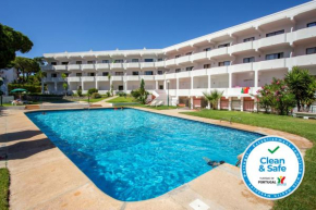Host Wise - Bright Cozy Flats w Terrace & Pool
